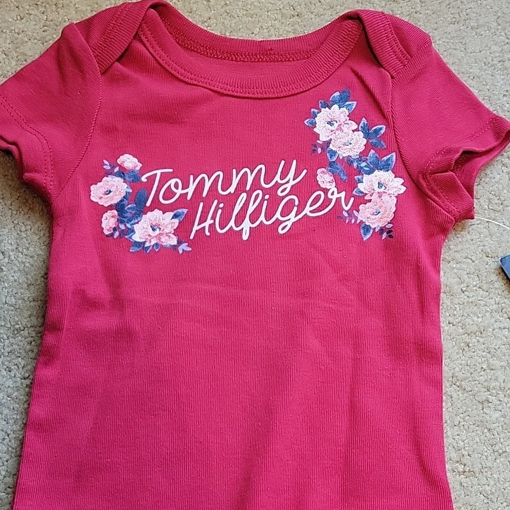Tommy Hilfiger New Floral Onesie 6/9 Months Red Short Sleeve